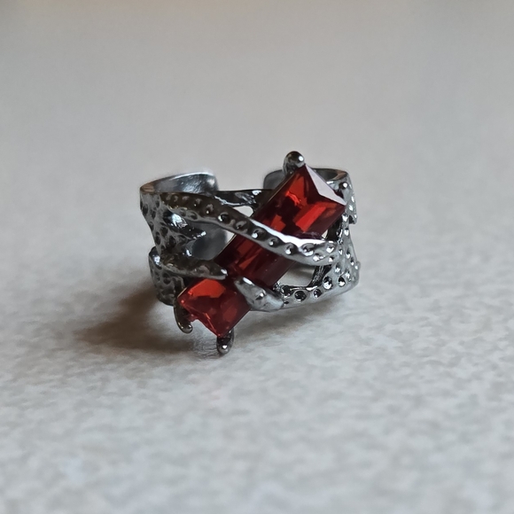 ❤️ Dark Red Rectangular Gem Ring - Picture 3 of 8